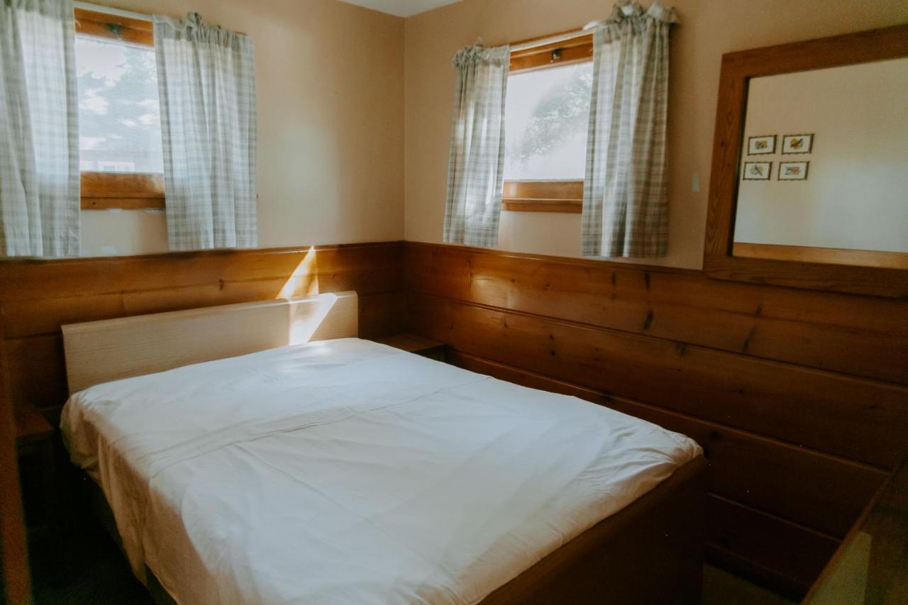 Silver Rapids Lodge & Campground Ely Экстерьер фото